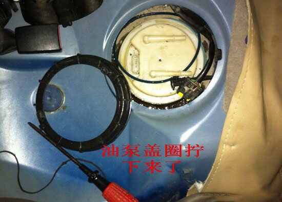奥迪a4汽油泵盖拆装图,奥迪a4l汽油泵拆装图解 但是奥迪q5的汽油泵拆装比较麻烦,建议去4s店更换.