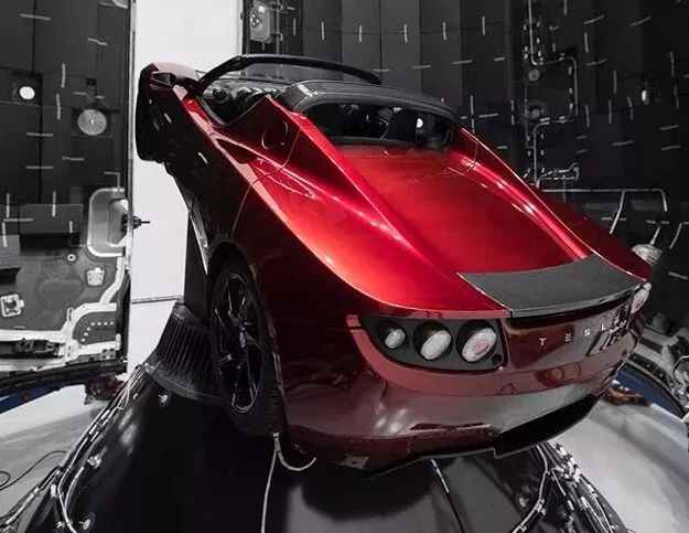 特斯拉跑车真的上天了!这次开进太空宇宙,视频