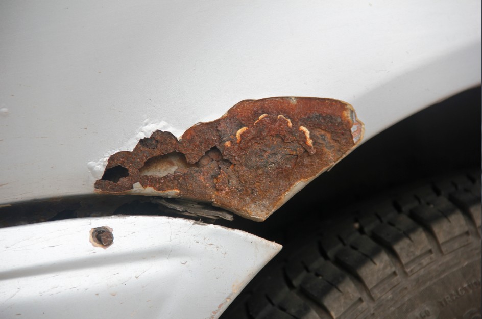 汽车大面积生锈