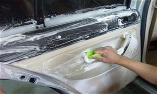 汽车内饰应怎么清洗