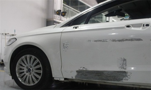 汽车喷漆刮腻子怎么弄