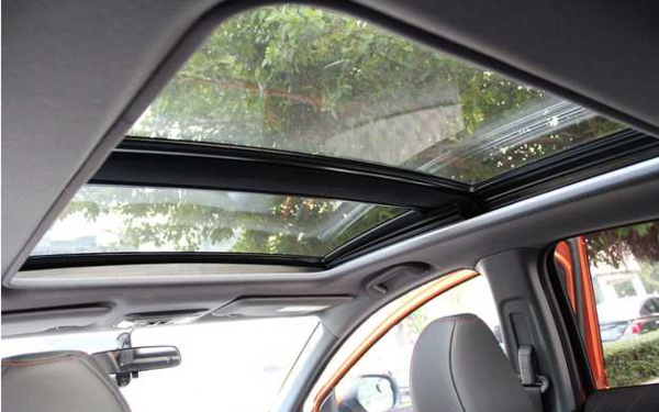 本田xrv是全景天窗吗,xrv全景天窗图片