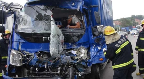 交通事故处理流程 被人追尾要怎么处理