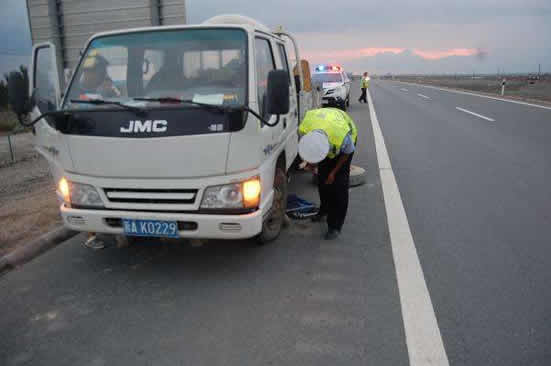 济南2017年新交规货车超载100%处罚标准 闯红灯如何处罚