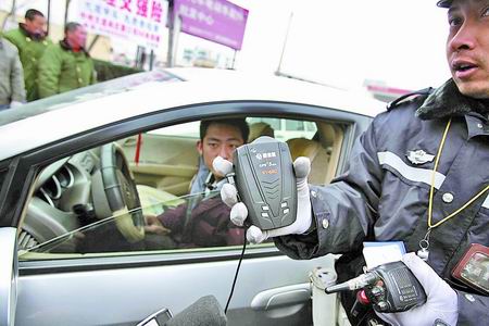 车内安装电子狗属交通违章吗