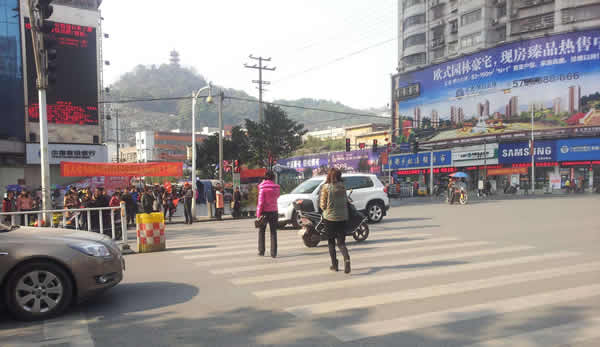 福建闯红灯如何处罚