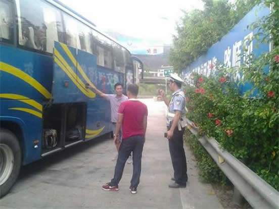 大客车高速路上违规上下客怎么罚