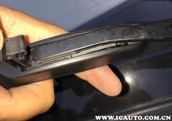 如何为长安逸动更换雨刮片 详细过程