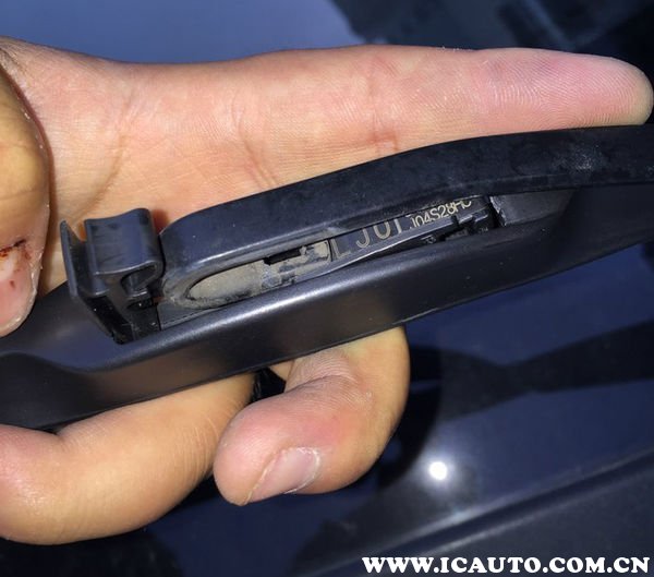 如何为长安逸动更换雨刮片 详细过程