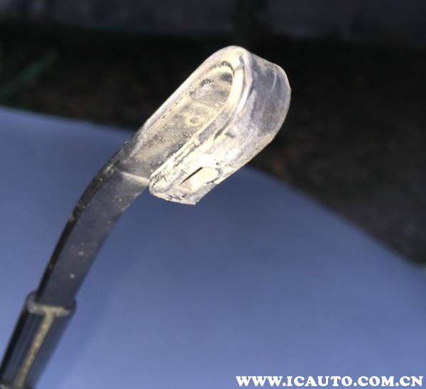 如何为长安逸动更换雨刮片 详细过程