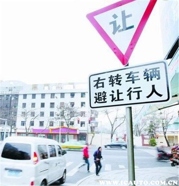 3个圆形红灯可以右转吗?没有箭头的红灯可以右转吗