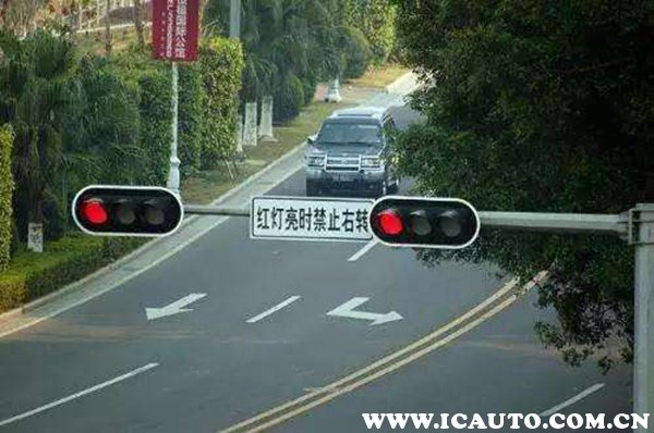 红灯可以右转吗？红灯右拐算不算闯红灯